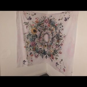 Floral wall tapestry